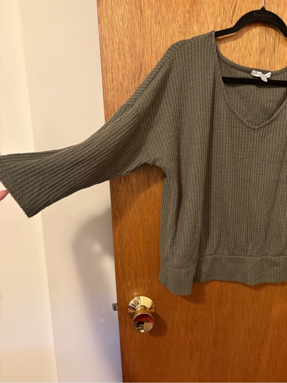 Green Envelope Olive Waffle V-Neck Sweater - Picture 2 of 5